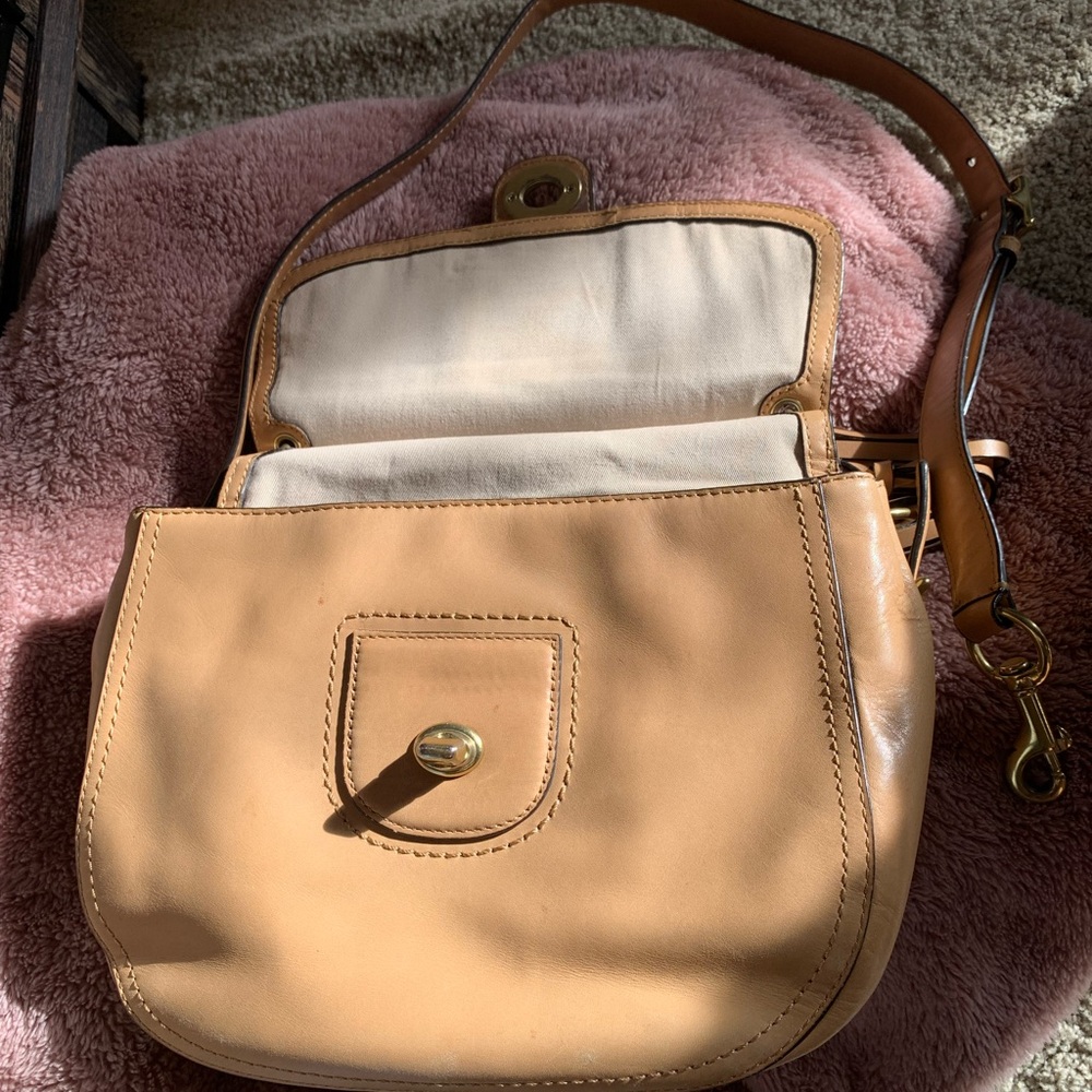 Coach Willis  Light Tan Leather Shoulder Bag with Gold Hardware - Picture 7 of 11